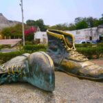 Monumento a los zapatos viejos de Cartagena