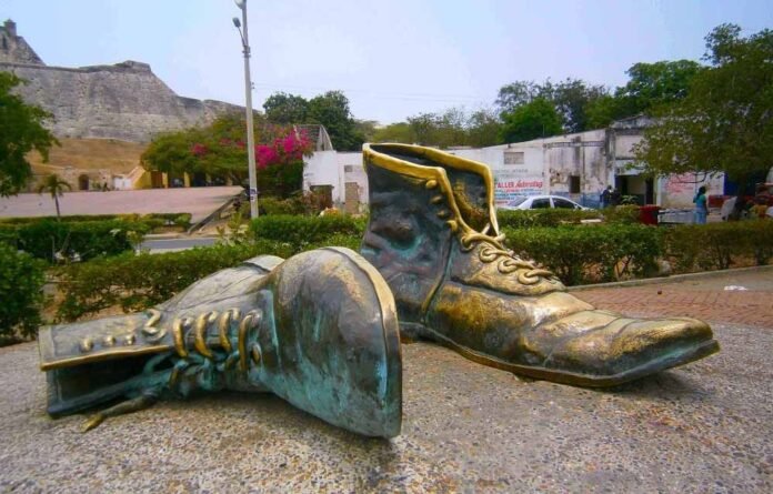 Monumento a los zapatos viejos de Cartagena