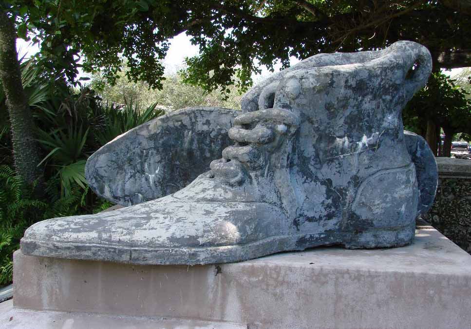 Replica del Monumento de los Botas viejas en Coral Gables-Florida.