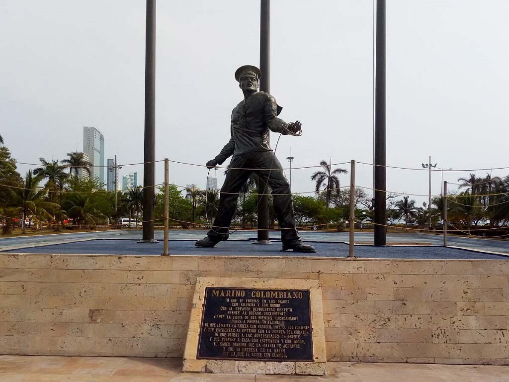 Escultura del Marino Colombiano en Parque de la Marina