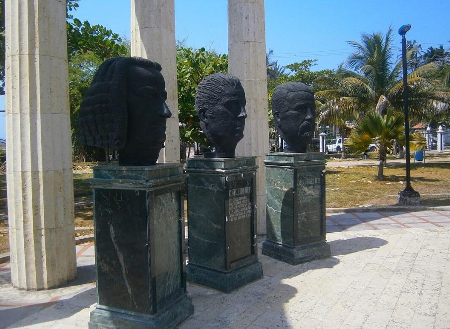 Bustos en Parque Apolo de Cartagena de indias, Colombia