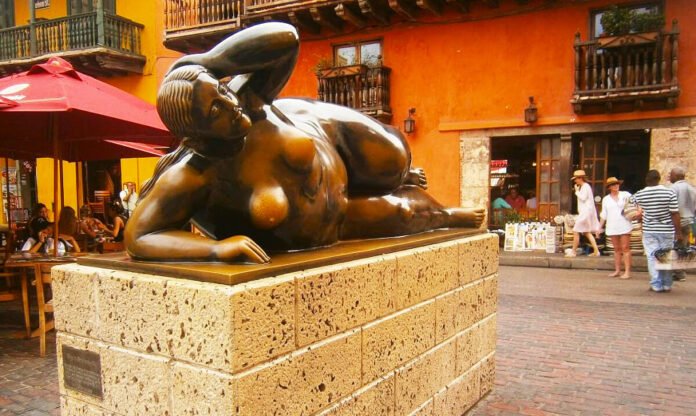 Escultura de la Gorda Gertrudis, en Plaza de Santo Domingo de Cartagena.