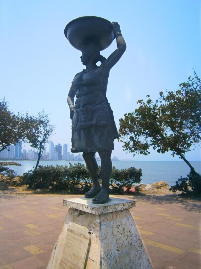 Monumento a las Palenqueras, Bocagrande, Cartagena, Colombia.