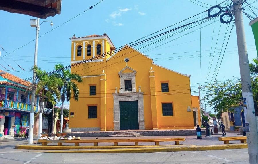 Iglesia de la santísima trinidad y plaza de la trinidad
