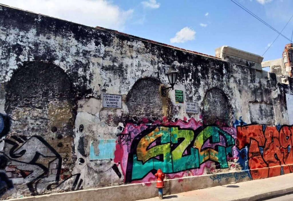 grafitis calle de la sierpe de cartagena