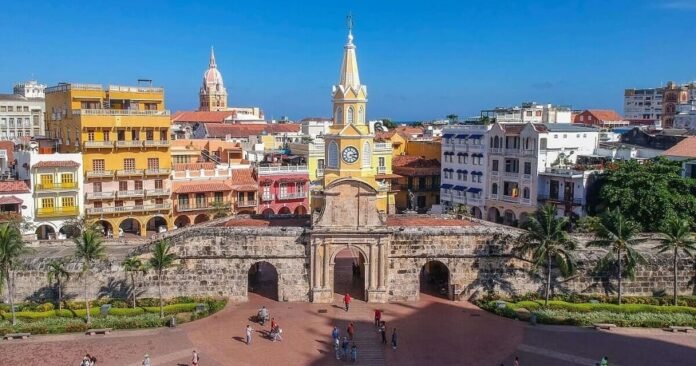 Torre o Puerta del Reloj de Cartagena de indias