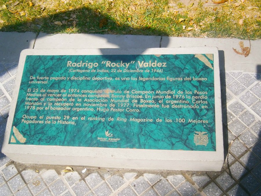 Escultura en Homenaje a Rocky Valdez