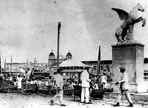 Foto antigua del Muelle de los Pegasos Cartagena