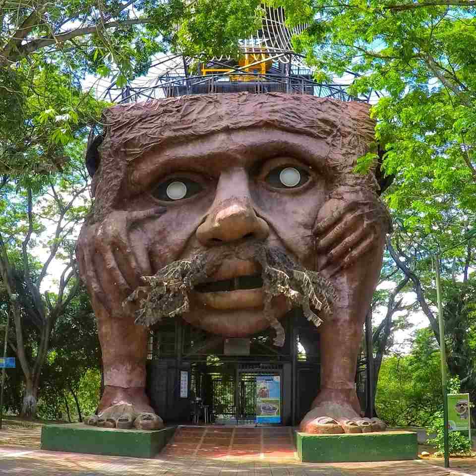 Mohán Monument (Mohán Lookout) on the Magdalena River Boardwalk in Neiva, Huila.
