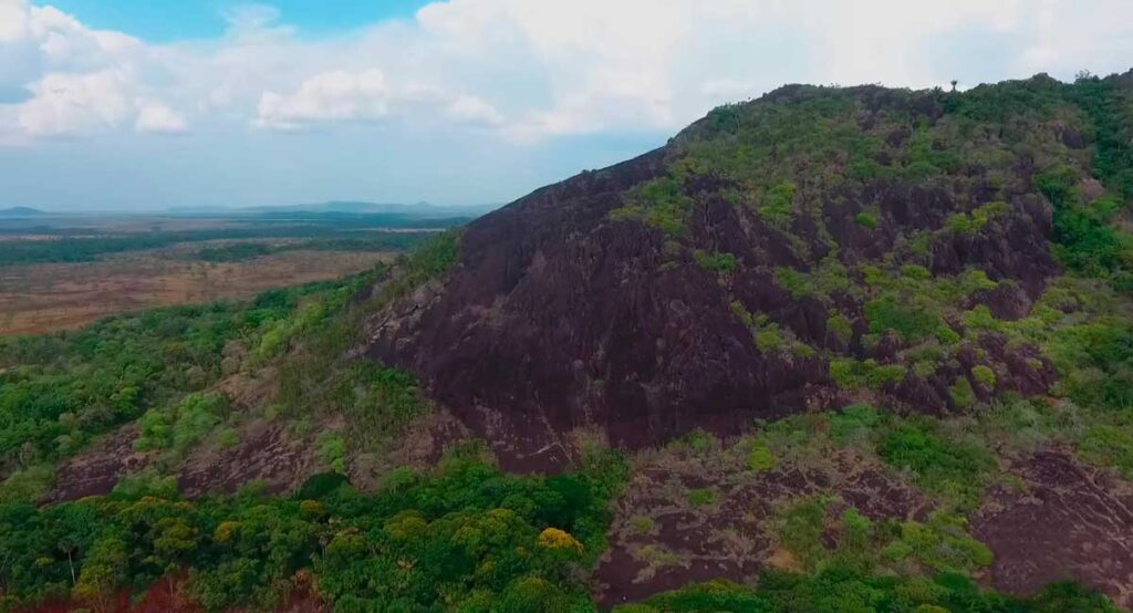 Cerro de Cazuarito en lomas de casuarito en vichada, colombia