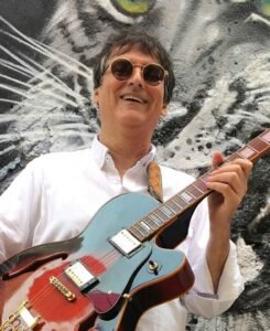 Boris Fadul cantante y guitarrista colombiano