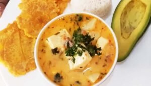 Caldo de queso y cebollas mote de queso choco