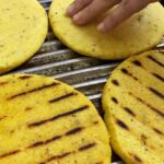 Arepas santandereanas o arepas amarillas o arepas de maiz pelao