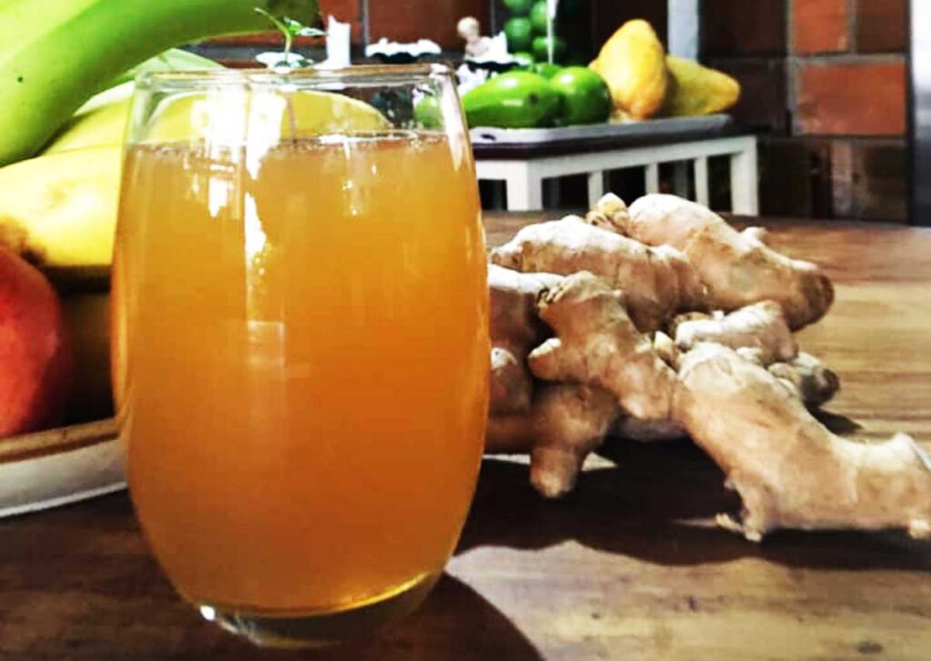 Agua de panela con jengibre