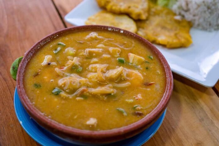 Cazuela de Mariscos receta colombiana