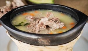 Cuchuco de trigo con espinazo de cerdo