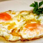 Huevos fritos en miel de abejas Receta Colombiana