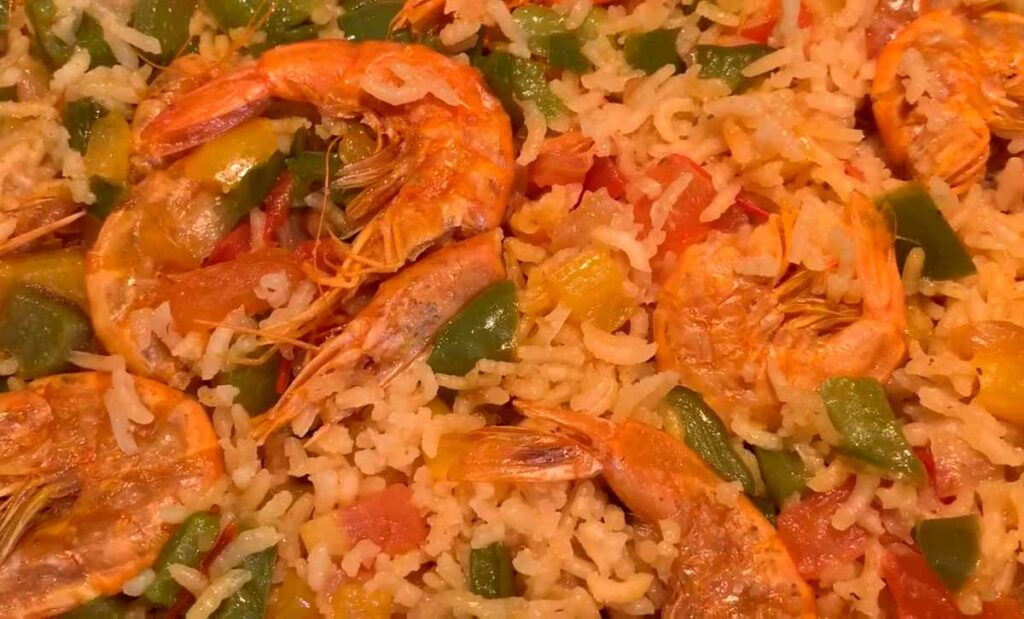 Receta con pescado de semana santa Arroz con camarones secos.