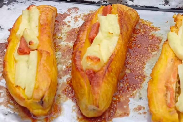 Plátanos maduros asados con queso y bocadillo