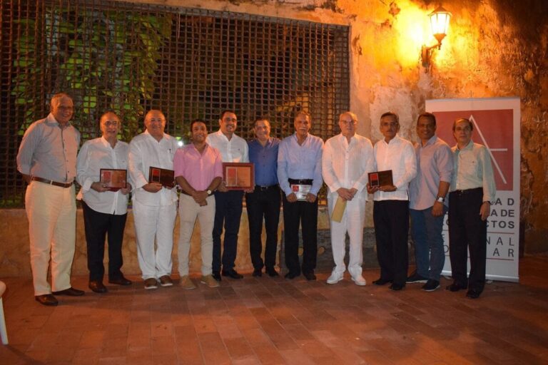 Ceremonia de homenaje a Juan Carlos López Barreto, Humberto Rodríguez Puente, Ernesto Poveda García, Daniel Saavedra, Ricardo Amín Jattin