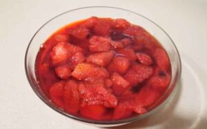 Dulce de fresas en almíbar