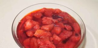 Dulce de fresas en almíbar