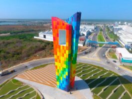 La Ventana Al Mundo, Monumento, Barranquilla Colombia