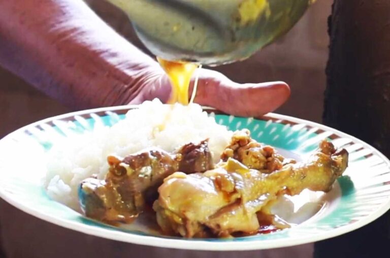 Pebre de gallina criolla colombiano