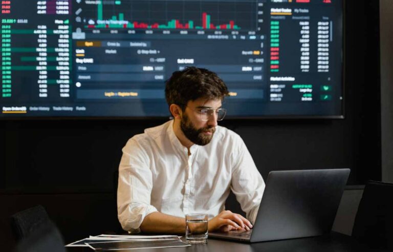 Qué es y como funciona B2Core de B2Broker.