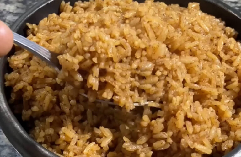 Arroz de coco con titote (Arroz frito) receta colombiana.