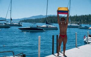 El nadador Jorge Iván del Valle hace historia al completar la Triple Corona del Lago Tahoe
